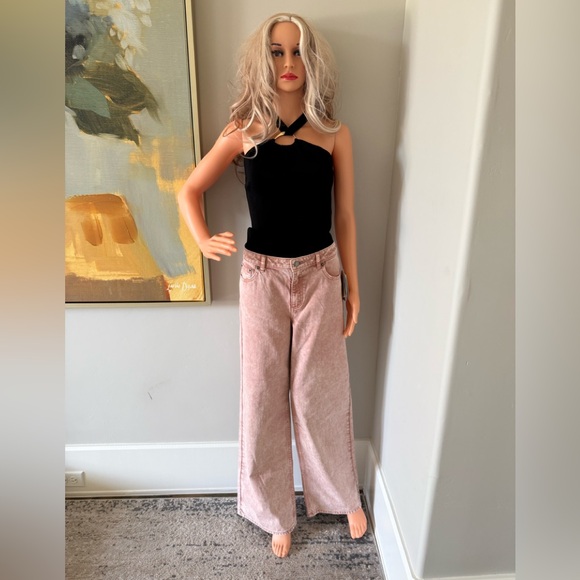 NWT Michael Kors Gorgeous and Stylish Wide-Leg Jeans in Gorgeous Dusty Pink! - Picture 7 of 13